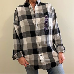 NWT Woolrich size medium black and grey plaid flannel